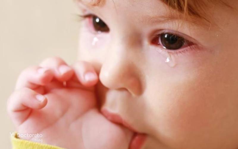 مهم ترین دلایل آبریزش چشم یا اشک چشم ناگهانی چیست؟ + راه‌ های درمان آن